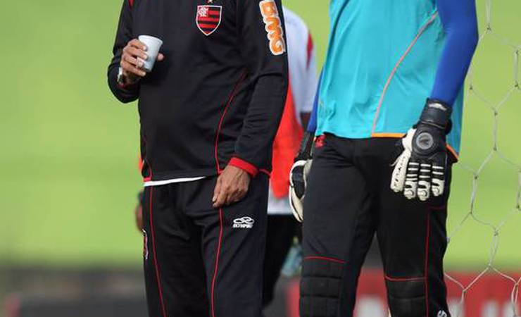 Felipe, ex-goleiro do Flamengo, lembra atrito entre Ronaldinho Gaúcho e Vanderlei Luxemburgo: 'Disse que entrou mulher no hotel'