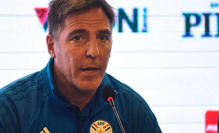 Flamengo sonda o técnico Eduardo Berizzo e mantém leque aberto no mercado