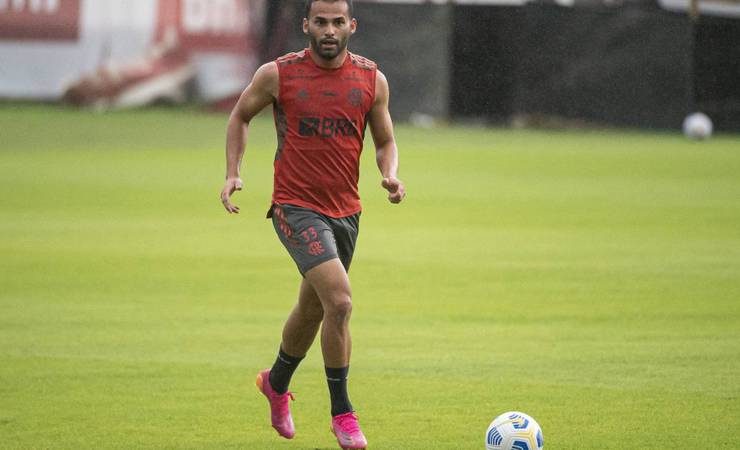 Flamengo realiza compra definitiva de Thiago Maia e volante é do rubro-negro até 2026