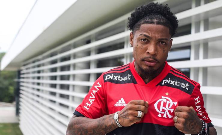 Cicinho critica declaração de Marinho sobre 'salto' no Flamengo: 'Santos é o time do Pelé'
