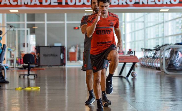 Sem previsão de volta ao Flamengo, Rodrigo Caio completa três meses longe dos jogos