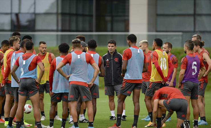 Flamengo sofre com efeitos de pré-temporada intensa e obriga ajustes gradativos de Paulo Sousa
