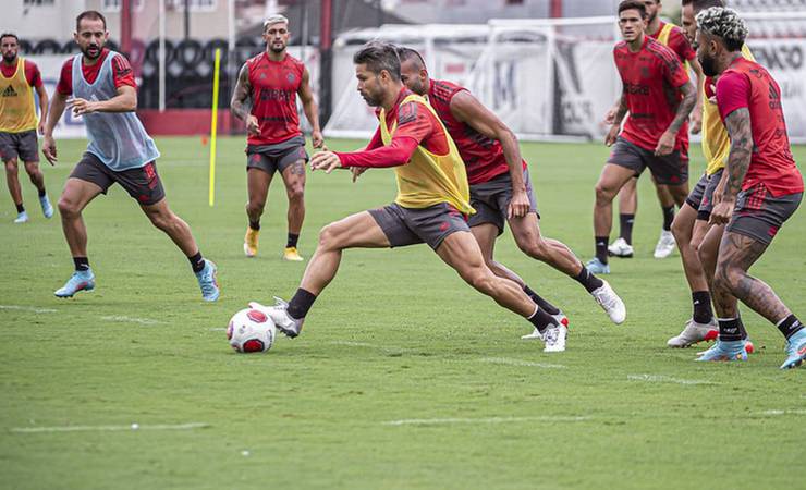 Flamengo mira Supercopa e segue rodízio no Estadual para evitar lesões após mês puxado com Paulo Sousa