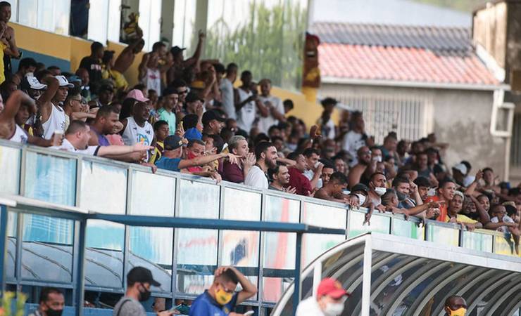 Alheio a ingresso caro, Flamengo se preocupa com acesso e gramado do estádio do Madureira, e deve poupar jogadores