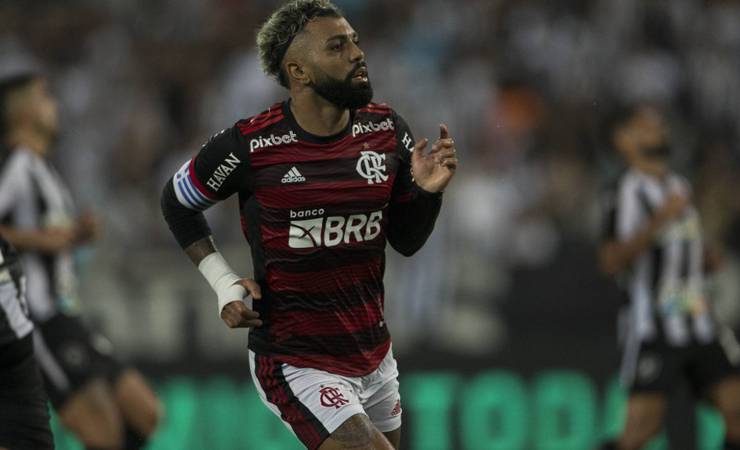 Flamengo é superior, domina Botafogo e vence clássico marcado por polêmica de arbitragem