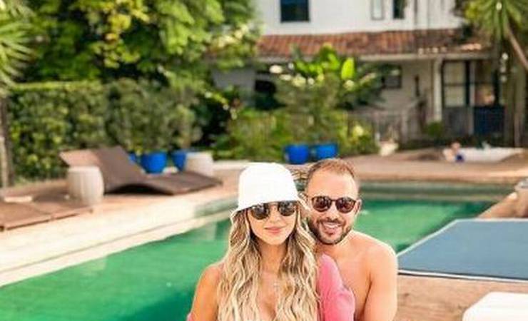 Everton Ribeiro, do Flamengo, festeja 15 anos de casado com noite romântica em suíte de R$ 6 mil