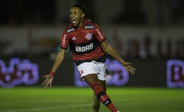 Com Paulo Sousa, Lázaro renasce no Flamengo, que enfrenta o Resende pelo Carioca