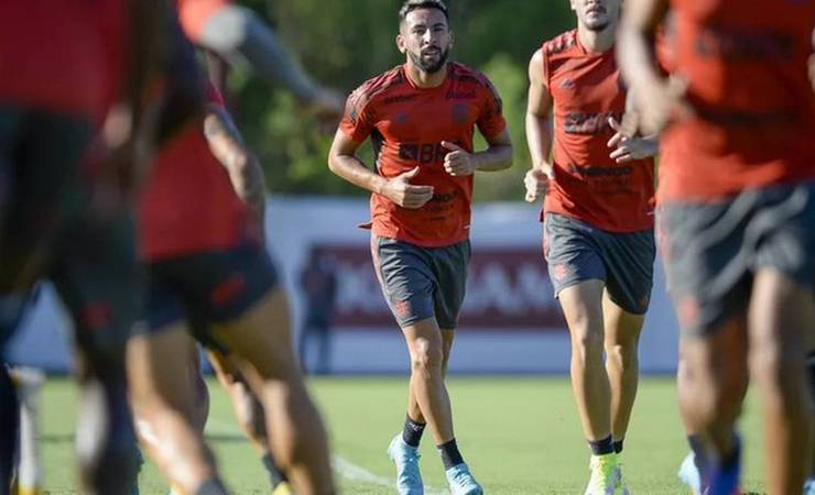 Flamengo não considerou afastamento de Isla para evitar processo e desvalorização; jogador contesta versão do clube