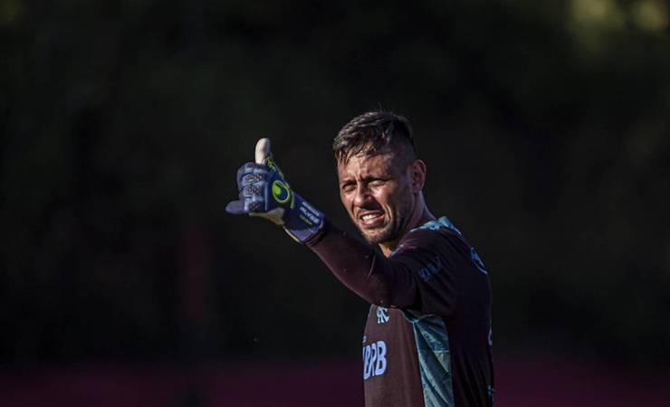 Com Flamengo perto de novo goleiro, Diego Alves pode virar última opção de Paulo Sousa e viver mesma situação de Isla