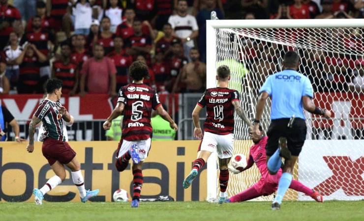 Cano marca duas vezes, Fluminense vence o Flamengo e abre vantagem na final do Carioca