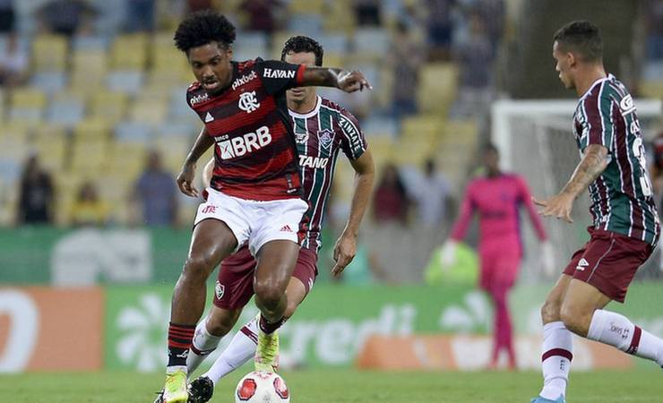 Botafogo lista novos alvos para o meio do ano e coloca Vitinho, do Flamengo, no radar