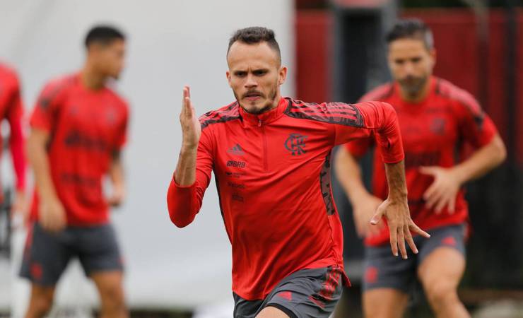 Flamengo e Internacional acertam a transferência do lateral Renê