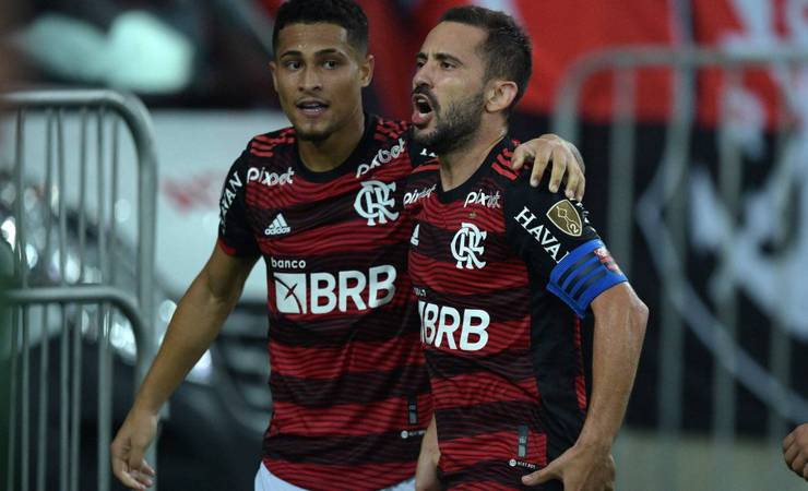 Flamengo vence o Talleres por 3 a 1 em noite de Everton Ribeiro