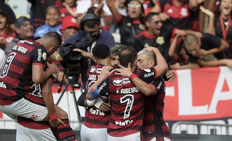 Flamengo bate o São Paulo no Maracanã e acalma os ânimos da torcida