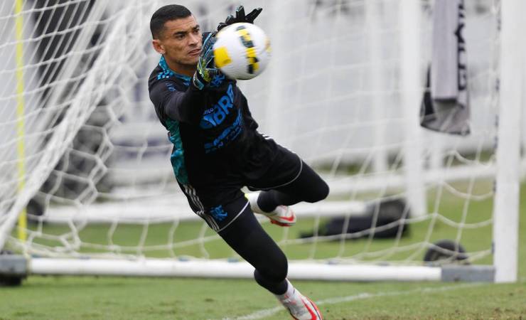 Athletico x Flamengo: Santos volta para a Arena da Baixada brigando por espaço com Hugo
