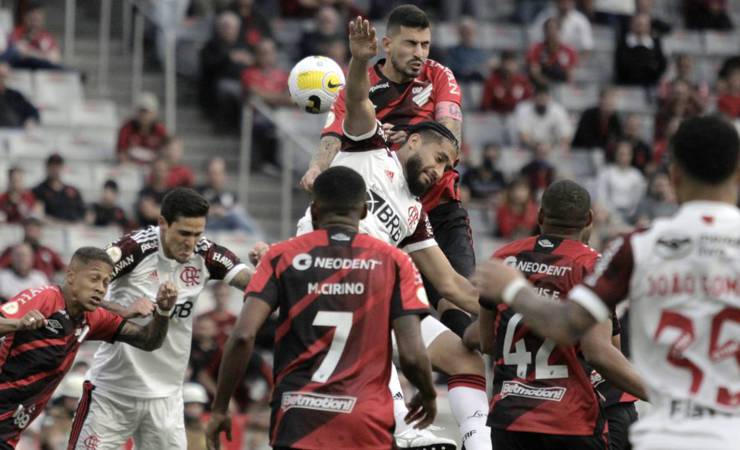 Flamengo poupa titulares e perde a primeira no Brasileiro: 1 a 0 Athletico