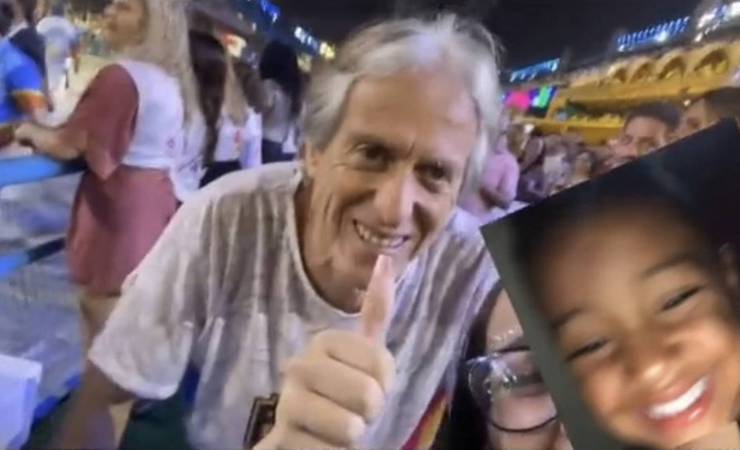 Jorge Jesus se atrapalha e diz 'sim' para o Vasco em brincadeira com torcedora no Sambódromo; veja vídeo