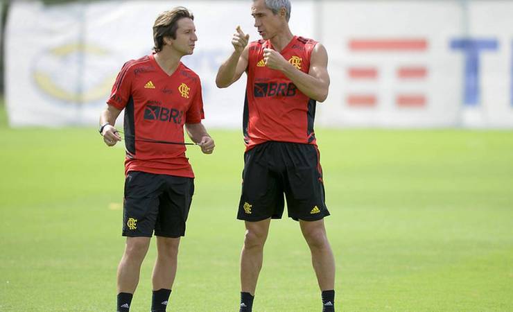 Flamengo dá apoio '1000%' a Paulo Sousa no dia seguinte às declarações de Jorge Jesus