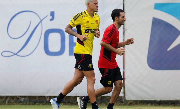 Flamengo se reapresenta com Pedro e Vitinho em trabalho leve. Santos trata e Filipe Luís preocupa