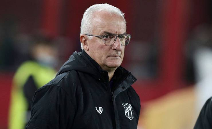'Eu nunca deixei os clubes. Não faço isso', disse Dorival em 2021, antes de deixar o Ceará para acertar com Flamengo