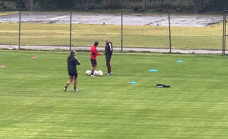 Mesmo com demissão iminente, Paulo Sousa comanda treino do Flamengo em Atibaia