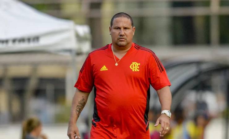 Quem é Mário Jorge, que pode comandar o Flamengo contra o Internacional pelo Brasileirão