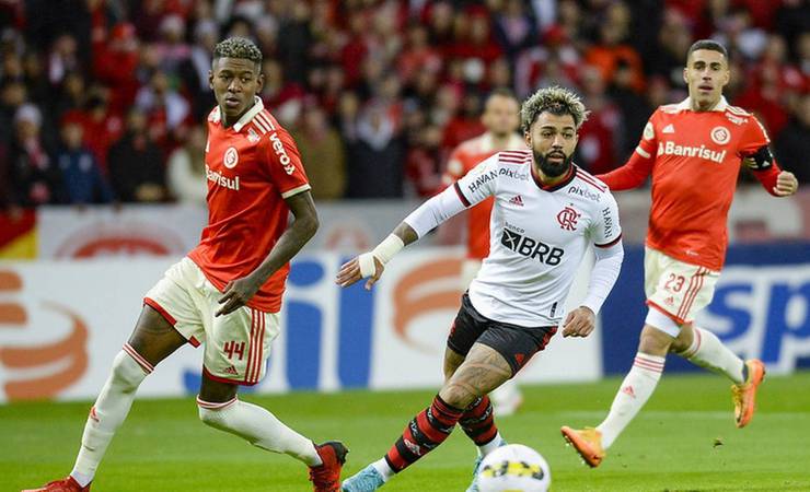 Flamengo informa que Gabigol quebrou dente em lance em que pênalti não foi marcado