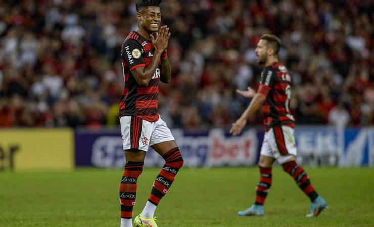 Bruno Henrique finaliza exames no joelho e Flamengo avalia gravidade
