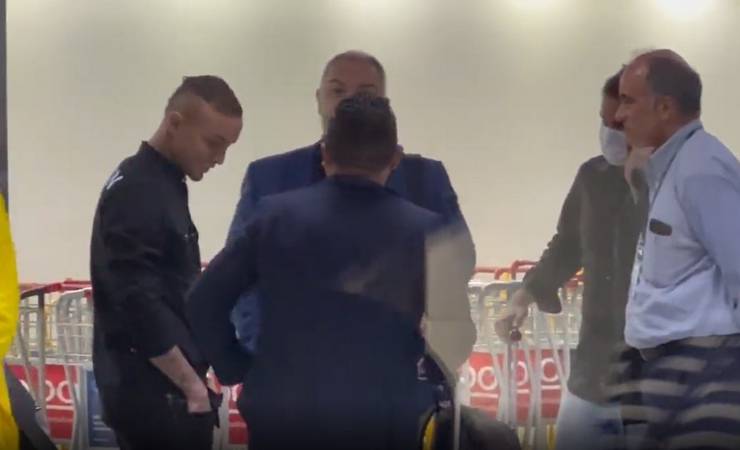 Novo reforço, Everton Cebolinha desembarca no Rio e usará a camisa 19 no Flamengo: 'Espero ser feliz'