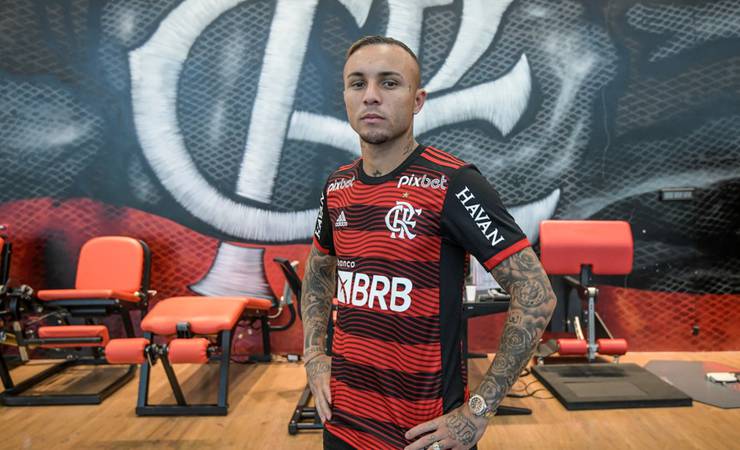 Flamengo anuncia Everton Cebolinha: 'Contlato assinado'