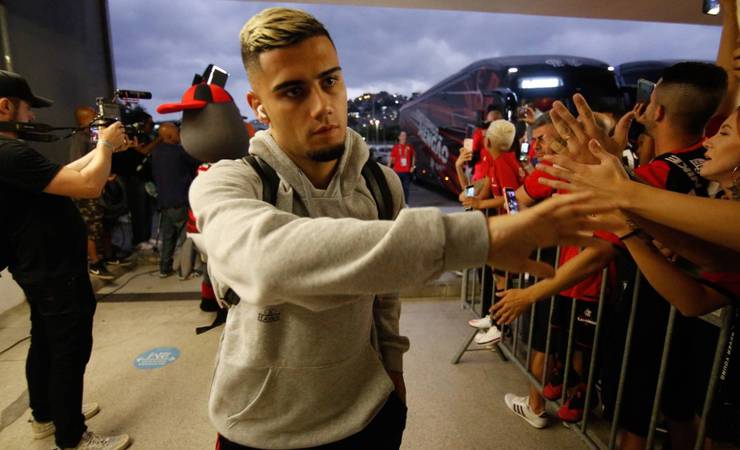 Um dia depois do fim do contrato, Flamengo comunica saída de Andreas Pereira