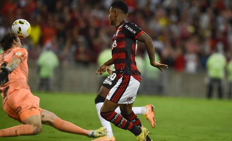 Flamengo perde para o Corinthians, mas torcida faz festa no Maracanã e pede o mundo de novo