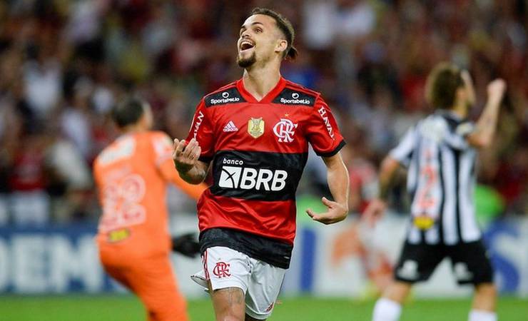 Liberado pelo Flamengo, Michael assina com o Al Hilal e se despede