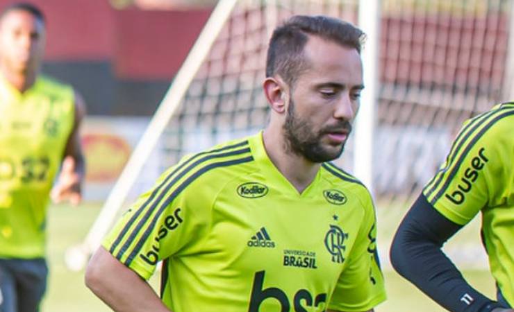 Everton Ribeiro fala de partida contra o Santos