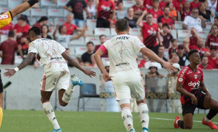Mengão vence o Athletico-PR por 2 a 0, na Arena da Baixada