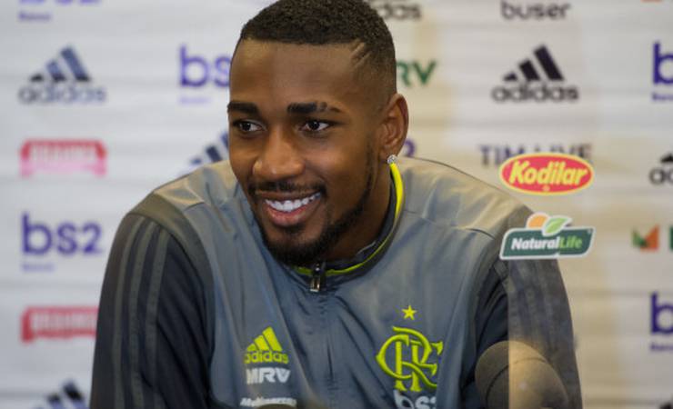 Gerson fala sobre retorno ao Brasil e elogia Jorge Jesus