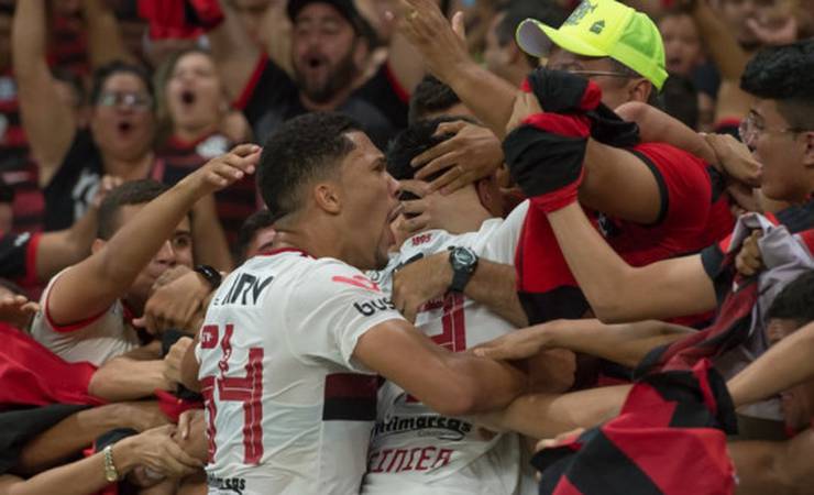 Mengão vence o Fortaleza, de virada, por 2 a 1, na Arena Castelão