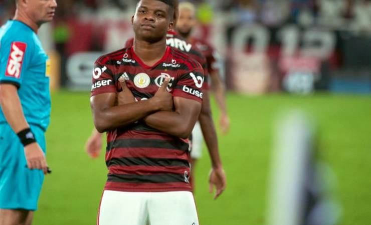Flamengo luta até o fim e vence Botafogo por 1 a 0, no Nilton Santos