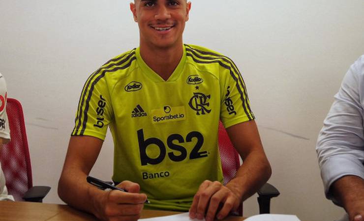 Reinier renova com o Flamengo até outubro de 2024