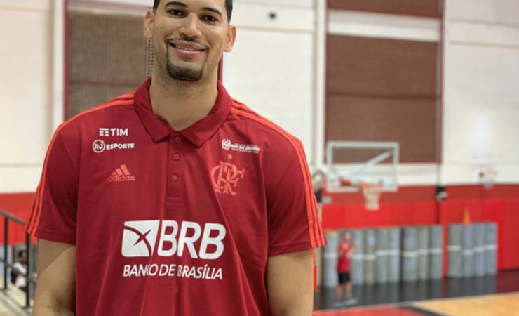 Eloy Vargas se apresenta ao Flamengo