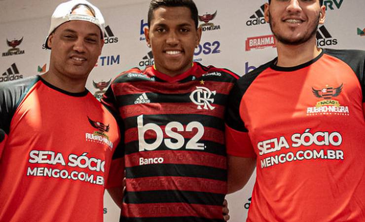 Sócios-torcedores vivem dia especial na apresentação de Pedro Rocha