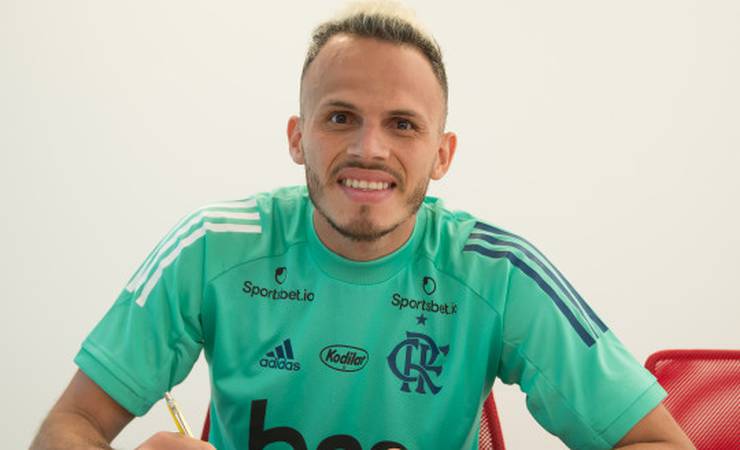 Renê renova o contrato com o Flamengo