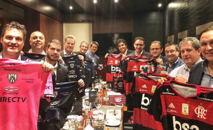 Diretorias de Flamengo e Independiente del Valle se reúnem antes do primeiro jogo da final da Recopa