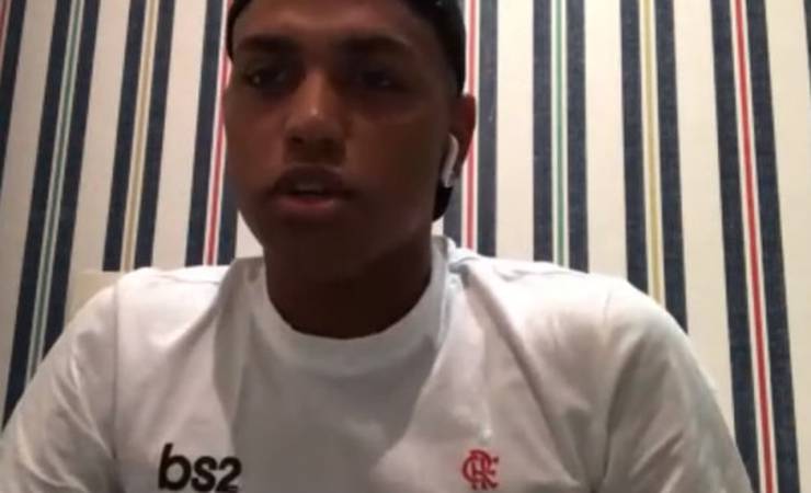 Pedro Rocha comemora forma física e fala sobre rotina em casa