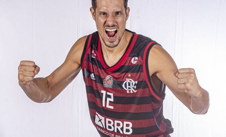 Rafael Mineiro concorre à prêmio “Enterrada da Década” da FIBA