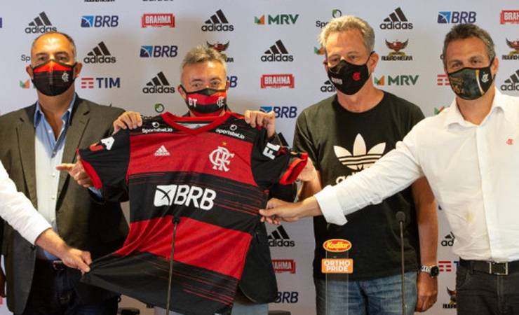 Domènec Torrent é apresentado no Ninho do Urubu