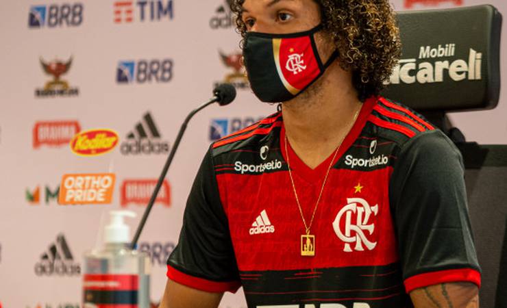 Às vésperas da estreia no Brasileirão, Willian Arão concede coletiva no Ninho do Urubu