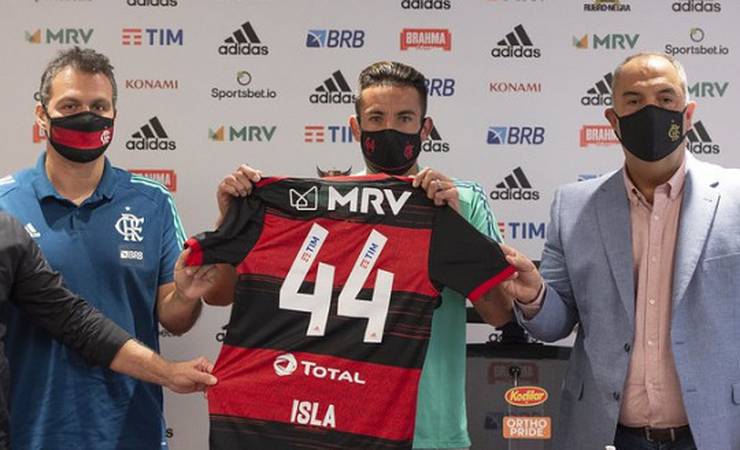 Mauricio Isla é apresentado no Ninho do Urubu