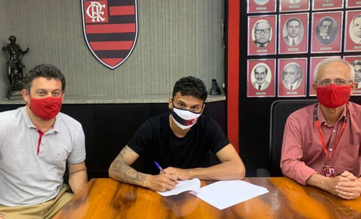 Richard Ríos renova contrato com o Flamengo por mais um ano