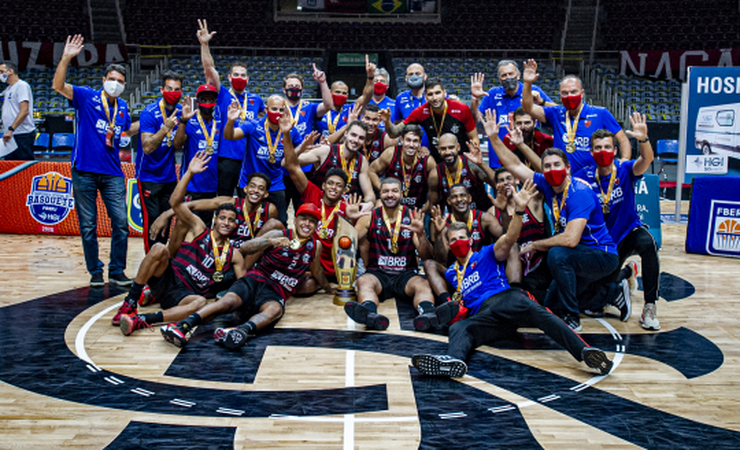 É CAMPEÃO! FlaBasquete conquista o título carioca e levanta o caneco pela 46ª na história